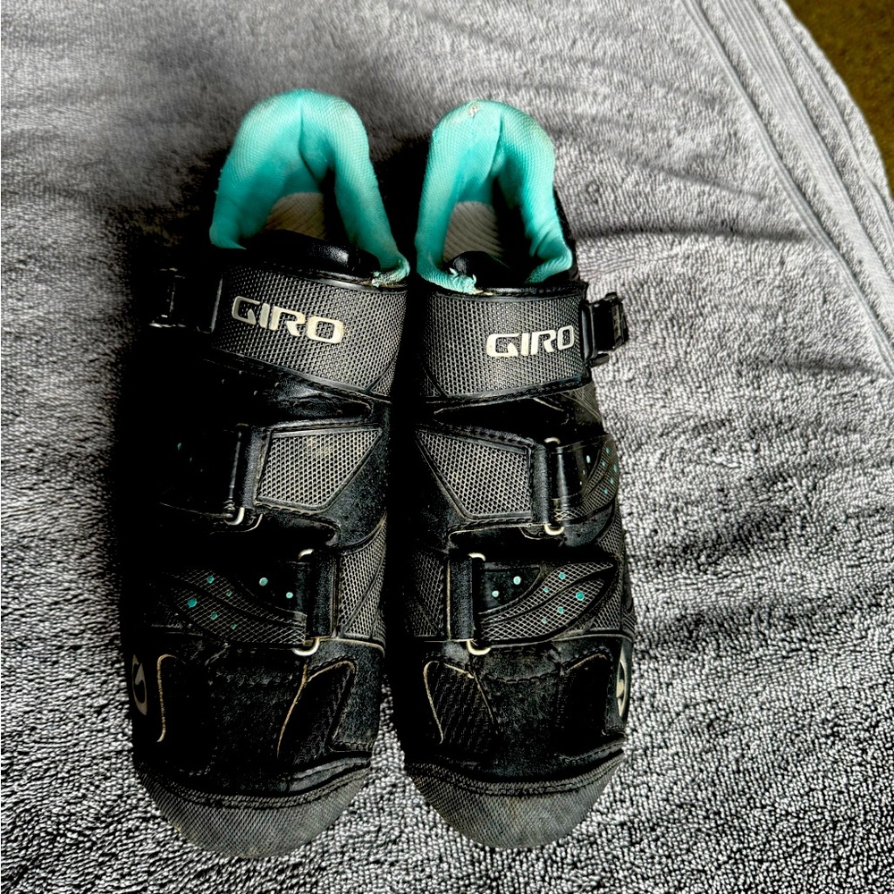 Womens Easton EC70 carbon composite Giro cycling shoes size 41 EU, 9 US.